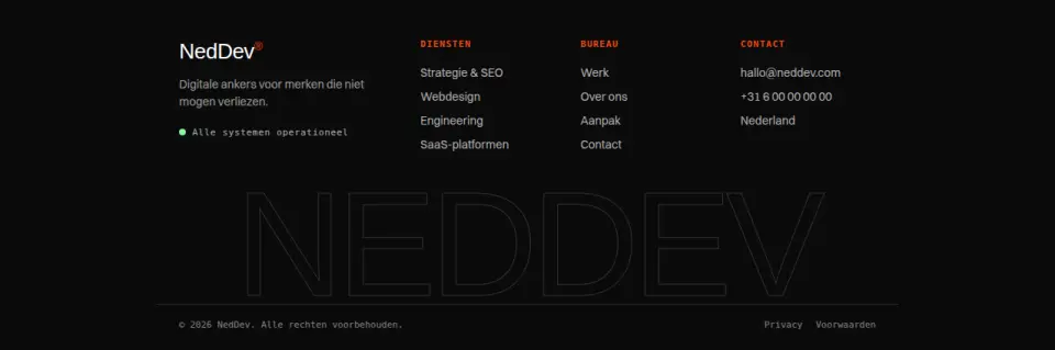Footer: kolommen en groot woordmerk